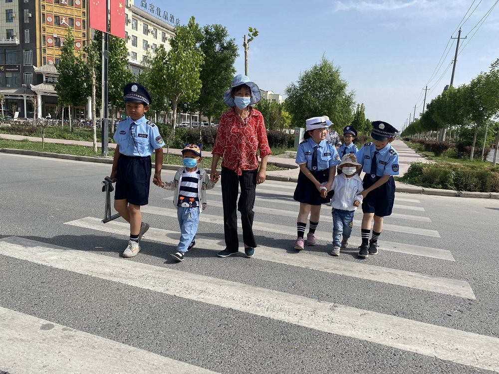 叮咚！兵团最萌“小交警”给您送来了交通安全大礼包